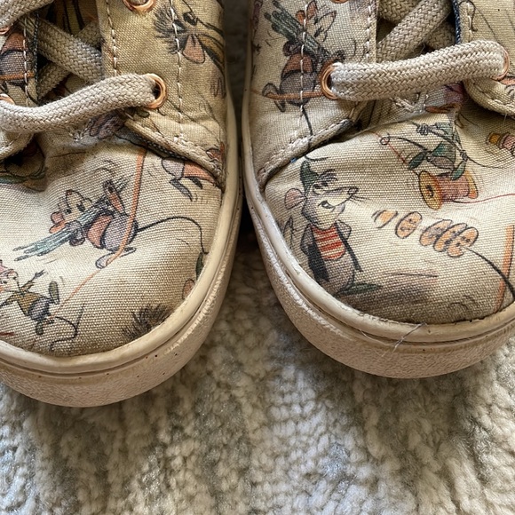 Disney x TOMS Cinderella Mice at Work sneakers. Size Y13.5 - Picture 6 of 6